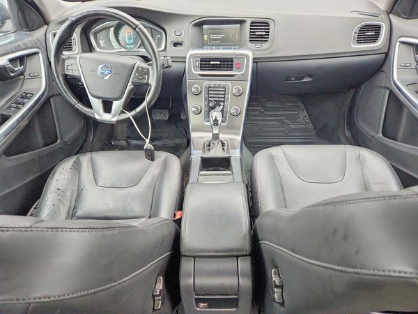 2015 VOLVO S60 Premier (non R design)