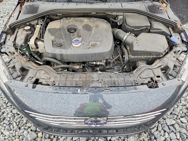 2015 VOLVO S60 Premier (non R design)