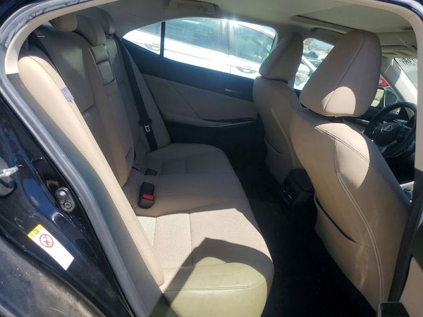 2017 LEXUS IS