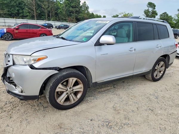 2013 TOYOTA HIGHLANDER — DSFA — Front 3/4