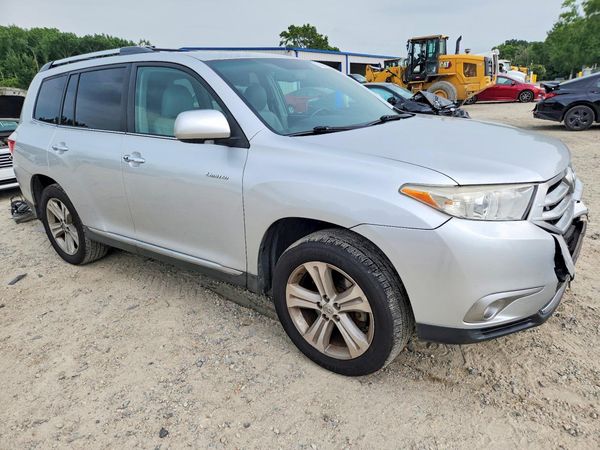 2013 TOYOTA HIGHLANDER Base/Hybrid — Passenger 3/4