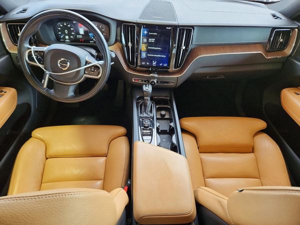2020 VOLVO XC60 Inscription