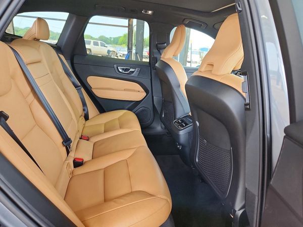 2020 VOLVO XC60 Inscription