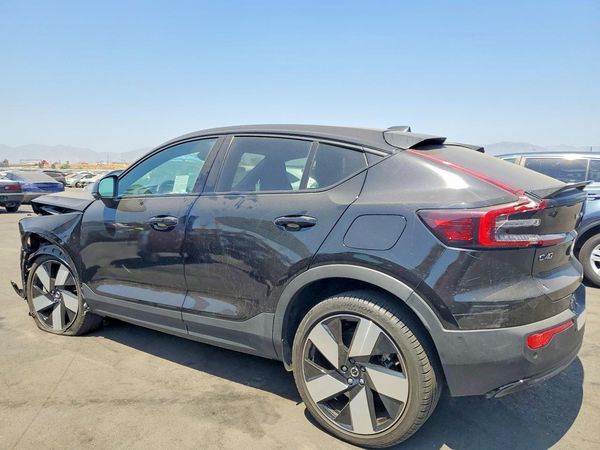 2023 VOLVO C40 Ultimate Dark