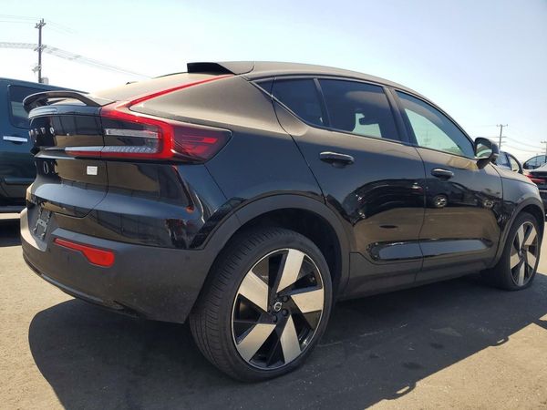 2023 VOLVO C40 Ultimate Dark