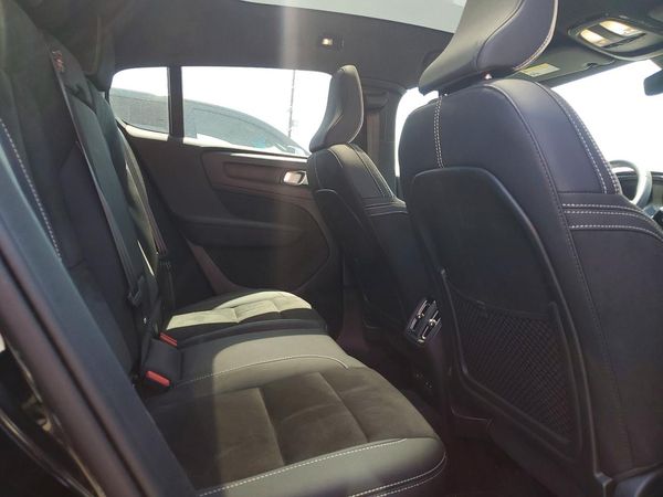2023 VOLVO C40 Ultimate Dark