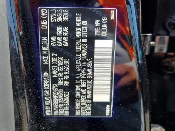 2023 VOLVO C40 Ultimate Dark