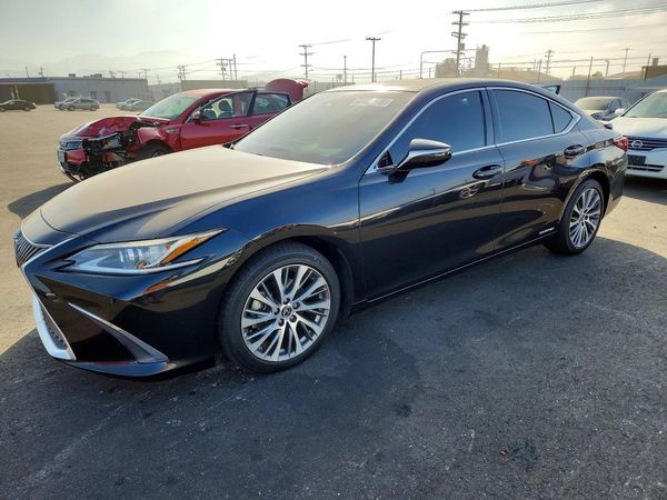 2020 LEXUS ES 300h Premium