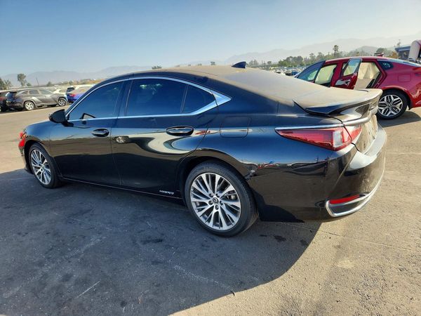 2020 LEXUS ES 300h Premium