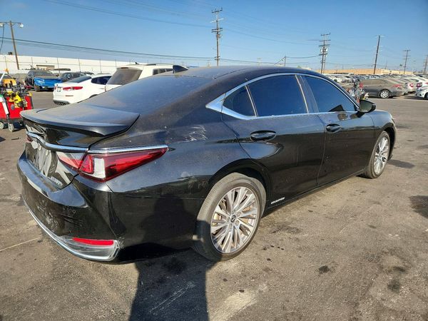 2020 LEXUS ES 300h Premium