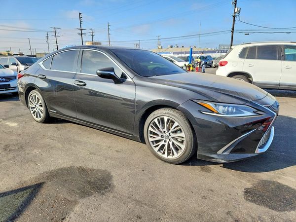 2020 LEXUS ES 300h Premium