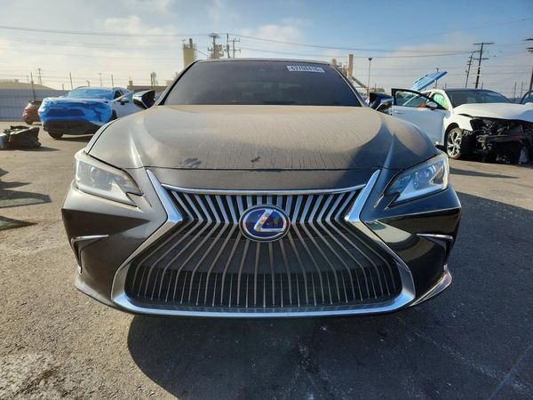 2020 LEXUS ES 300h Premium
