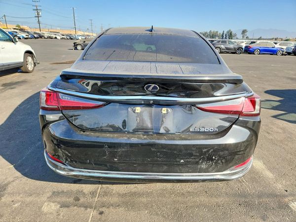 2020 LEXUS ES 300h Premium