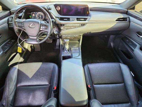 2020 LEXUS ES 300h Premium