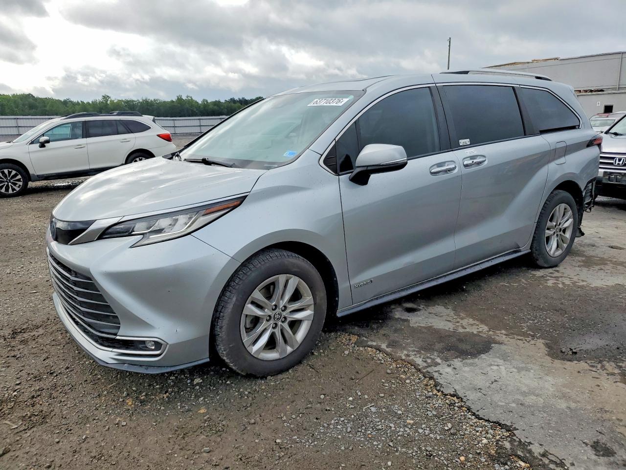 2021 TOYOTA SIENNA Limited