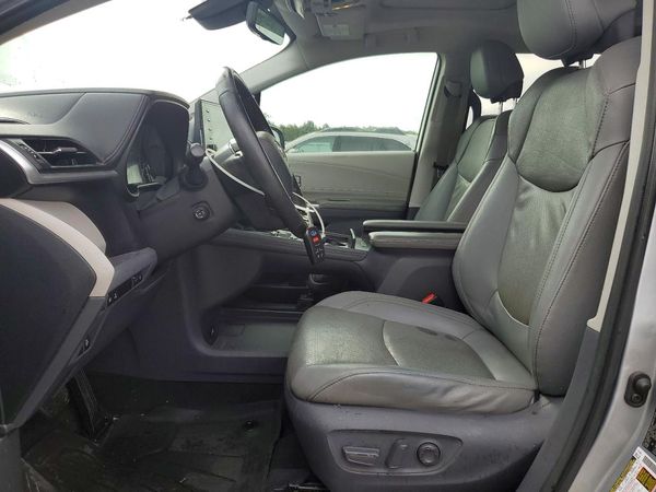 2021 TOYOTA SIENNA Limited