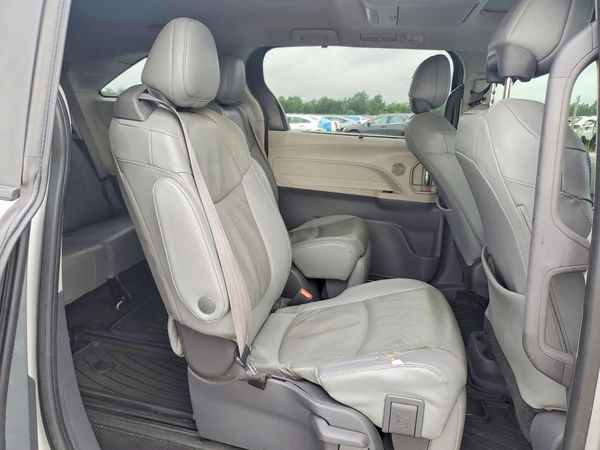 2021 TOYOTA SIENNA Limited