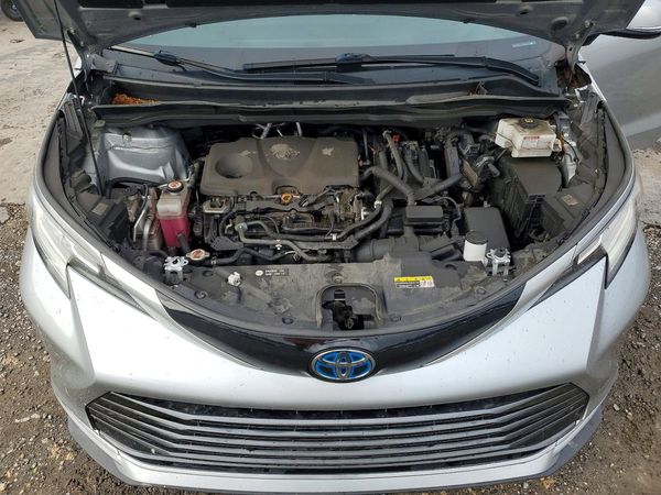 2021 TOYOTA SIENNA Limited