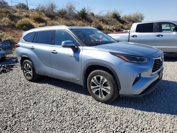 2021 TOYOTA HIGHLANDER XLE Nav