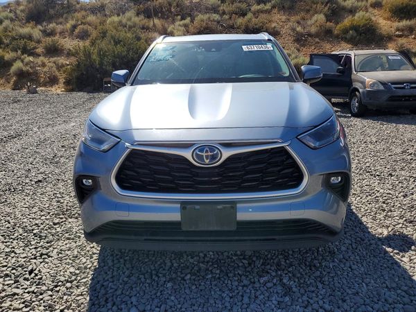 2021 TOYOTA HIGHLANDER XLE Nav