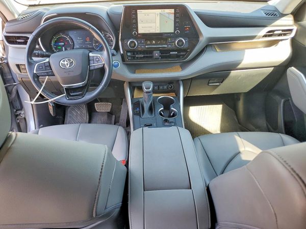 2021 TOYOTA HIGHLANDER XLE Nav