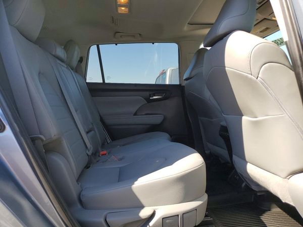 2021 TOYOTA HIGHLANDER XLE Nav