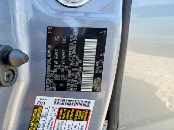 2021 TOYOTA HIGHLANDER XLE Nav