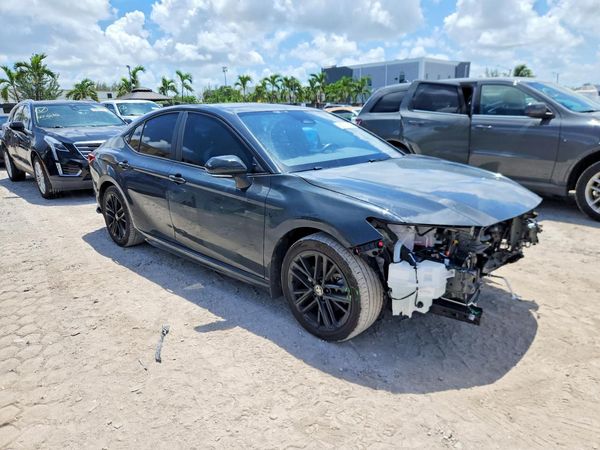 2025 TOYOTA CAMRY — Passenger 3/4