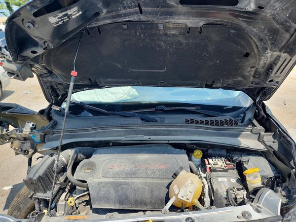 2015 JEEP RENEGADE Limited — Engine bay