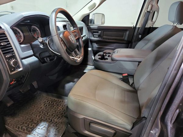 2016 RAM 1500 ST QUAD CAB 4X4