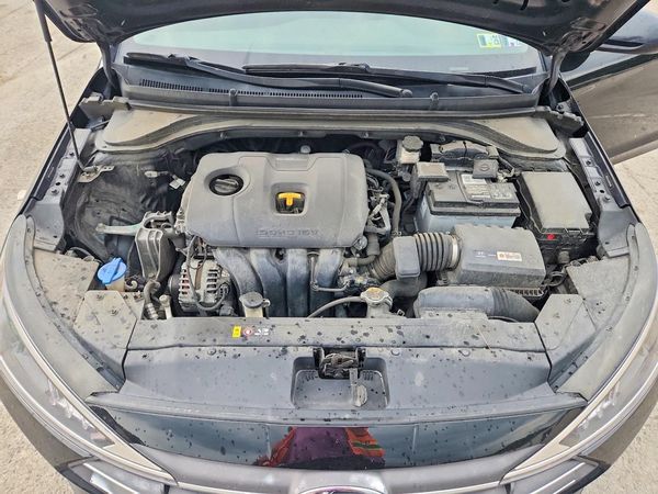 2019 HYUNDAI ELANTRA SE