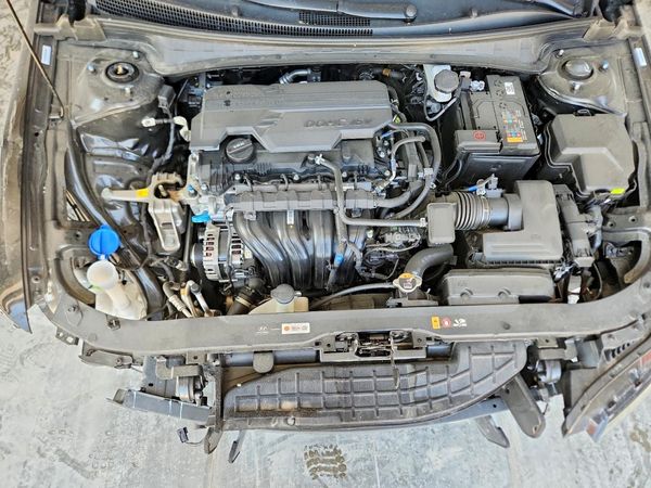 2026 HYUNDAI ELANTRA — Engine bay