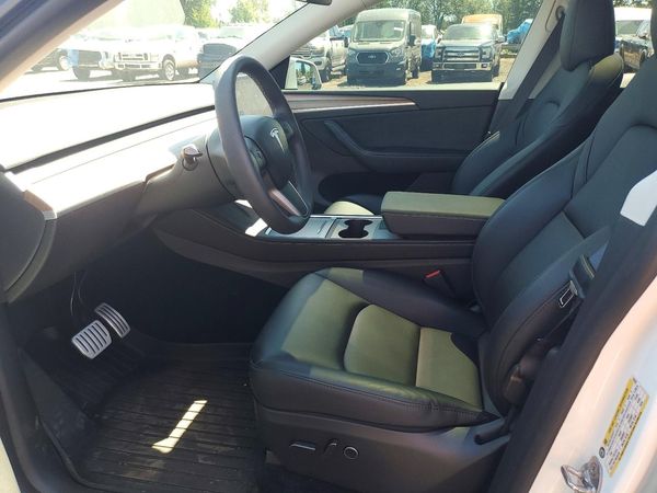 2025 TESLA MODEL Y