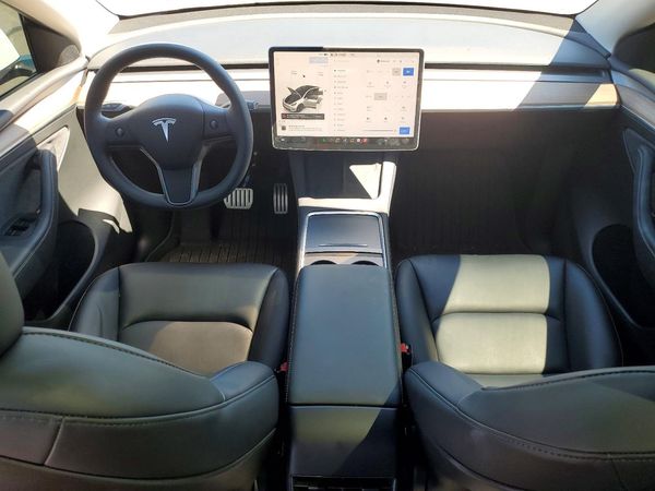 2025 TESLA MODEL Y