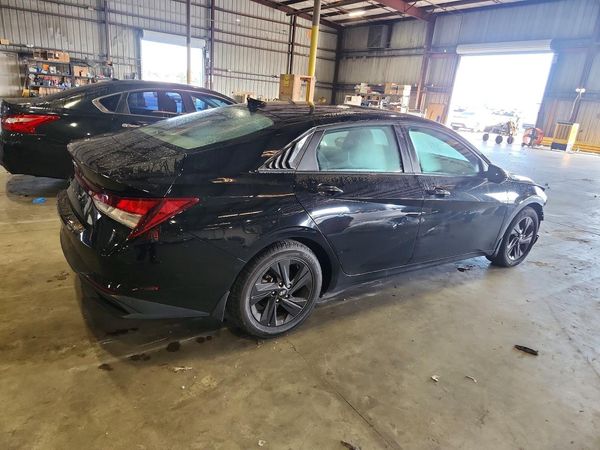 2022 HYUNDAI ELANTRA