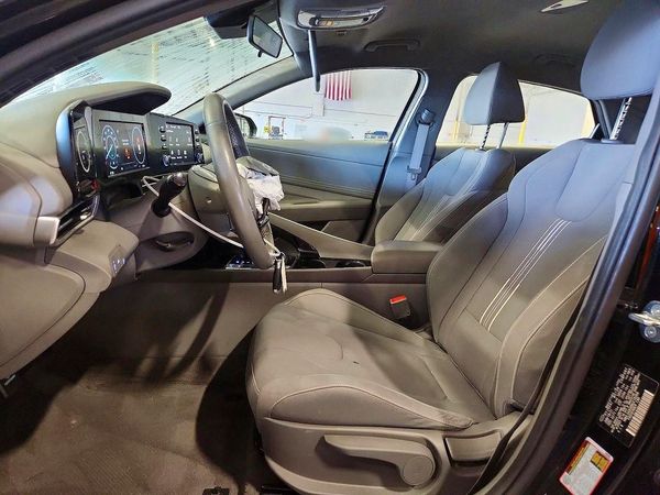 2022 HYUNDAI ELANTRA
