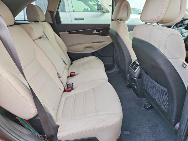 2016 KIA SORENTO L / LX