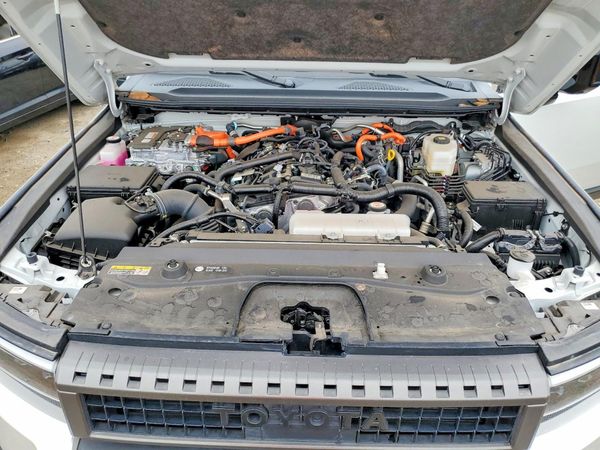 2024 TOYOTA LAND CRUISER — Engine bay