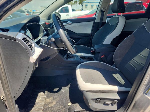 2025 VOLKSWAGEN TAOS SE