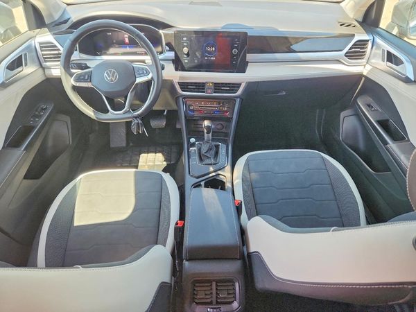 2025 VOLKSWAGEN TAOS SE