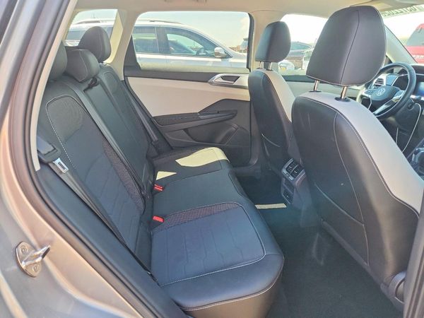 2025 VOLKSWAGEN TAOS SE