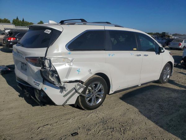 2023 TOYOTA SIENNA