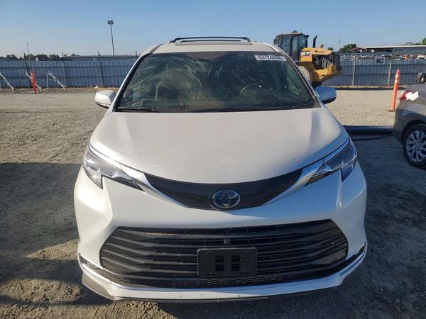 2023 TOYOTA SIENNA