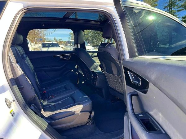 2023 AUDI Q7 quattro Premium