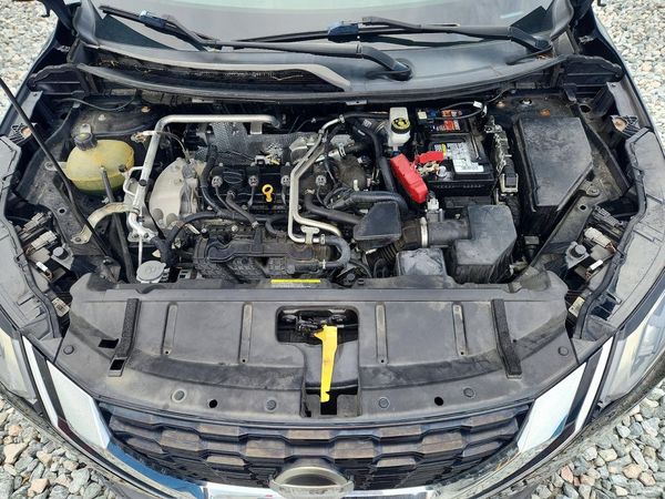 2021 NISSAN ROGUE S — Engine bay