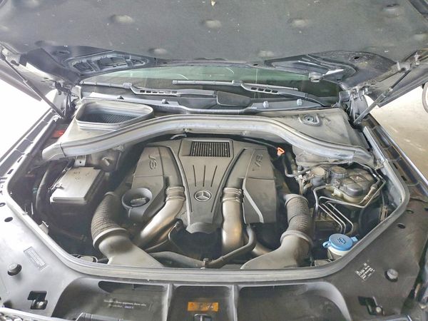 2014 MERCEDES-BENZ GL GL450 4MATIC — Engine bay