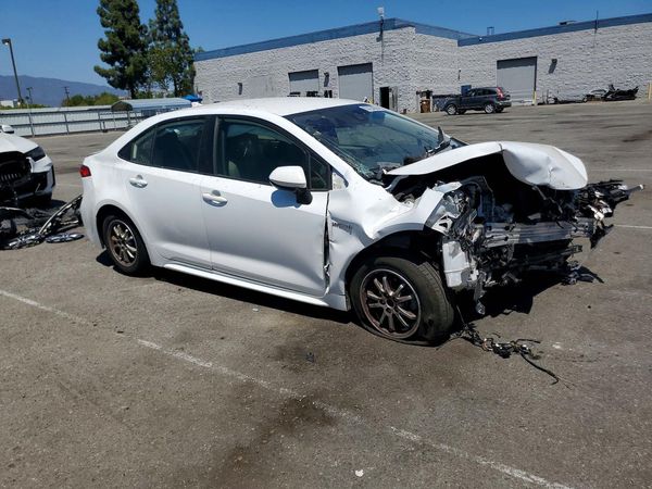 2021 TOYOTA COROLLA LE — Passenger 3/4
