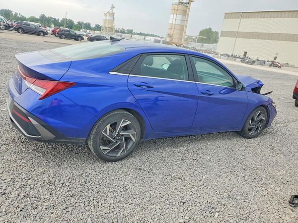 2024 HYUNDAI ELANTRA SEL w/ Convenience Pkg