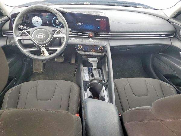2024 HYUNDAI ELANTRA SEL w/ Convenience Pkg
