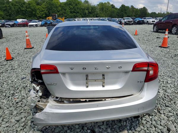2014 VOLVO S60